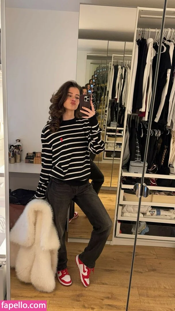 Lea Elui Onlyfans Photo Gallery 