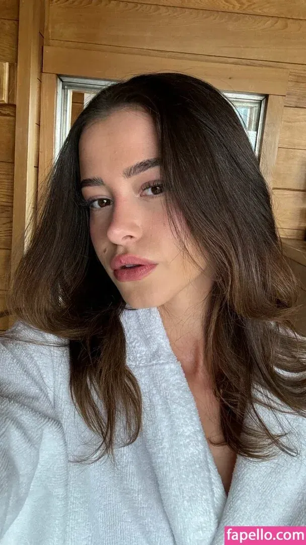 Lea Elui Onlyfans Photo Gallery 