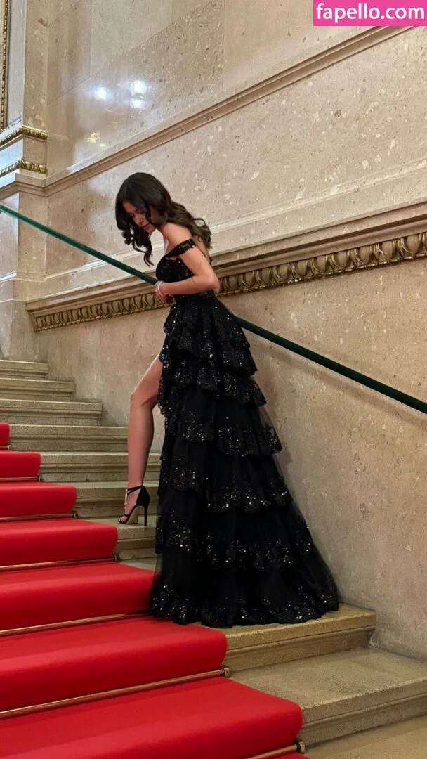 Lea Elui Onlyfans Photo Gallery 