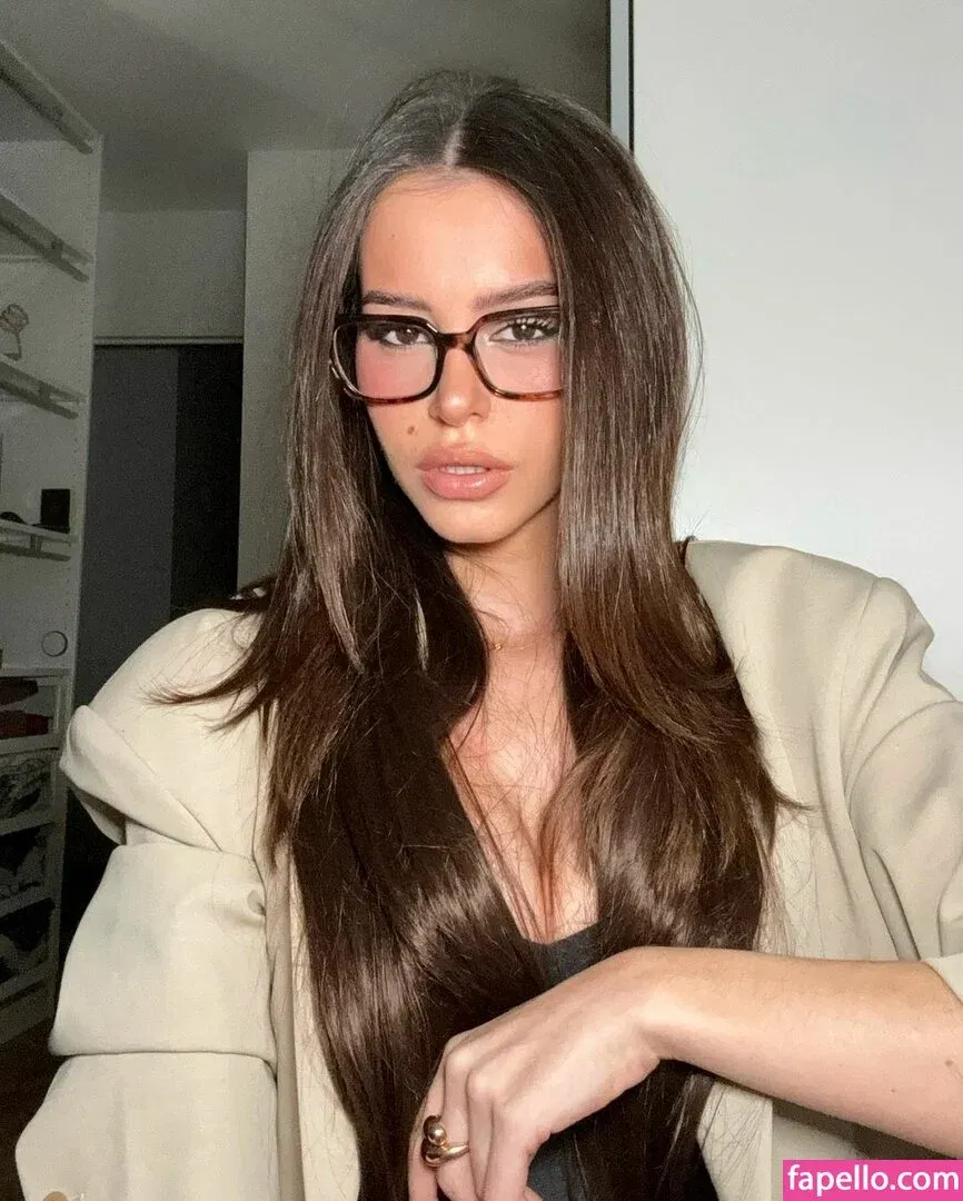 Lea Elui Onlyfans Photo Gallery 