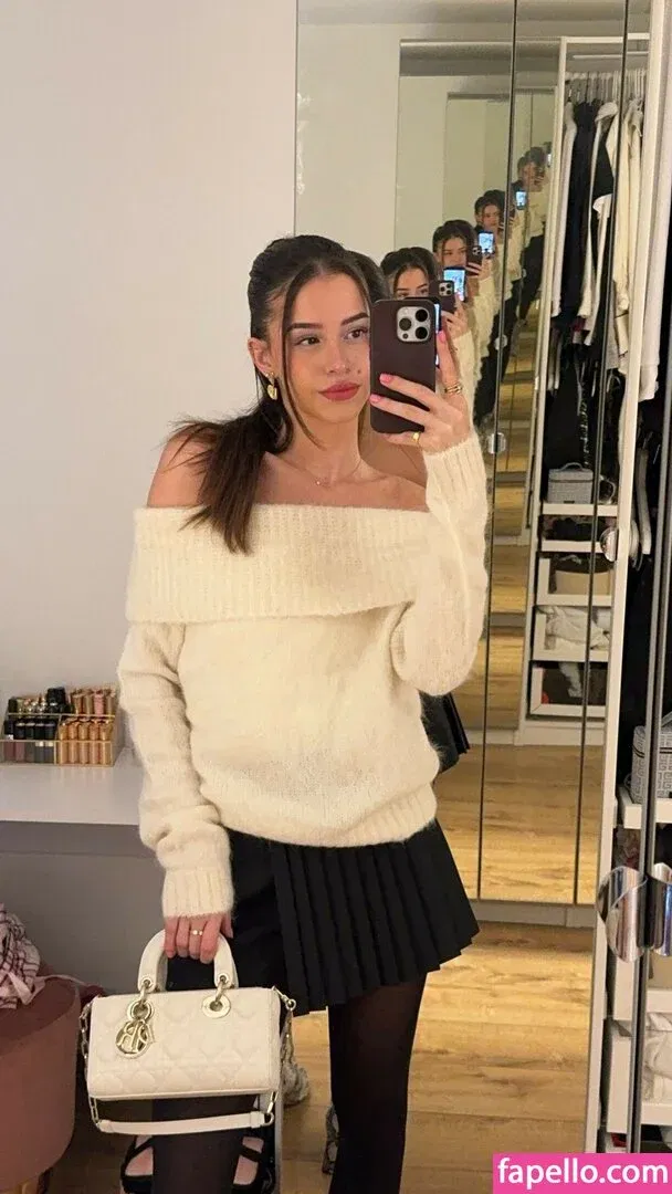 Lea Elui Onlyfans Photo Gallery 