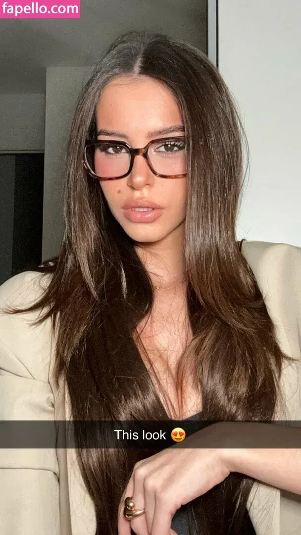 Lea Elui Onlyfans Photo Gallery 