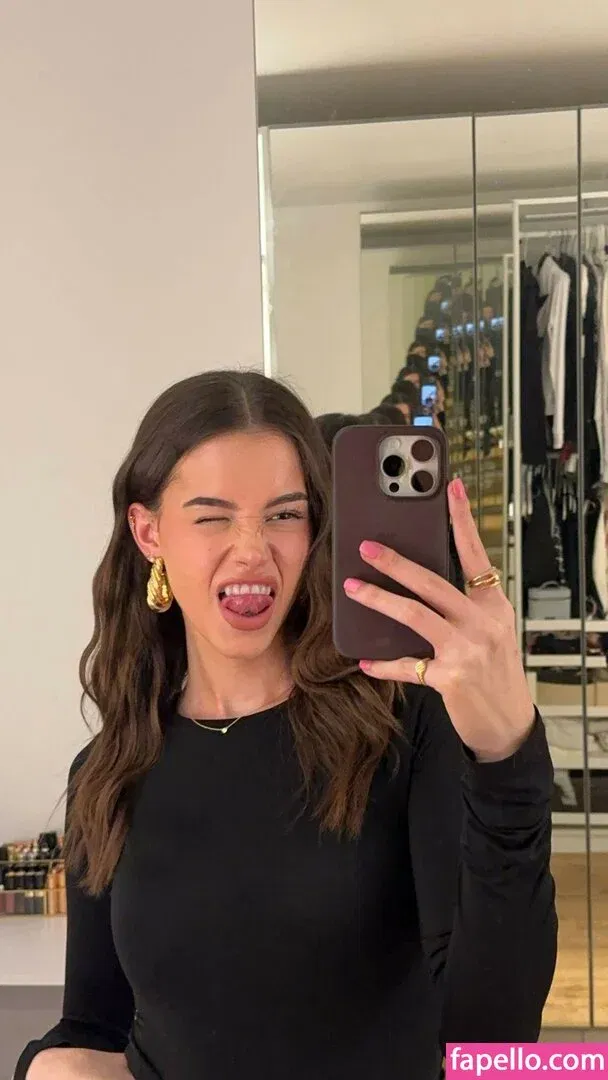 Lea Elui Onlyfans Photo Gallery 