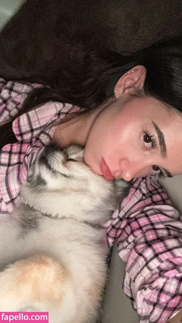 Lea Elui Onlyfans Photo Gallery 