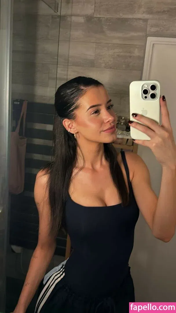 Lea Elui Onlyfans Photo Gallery 