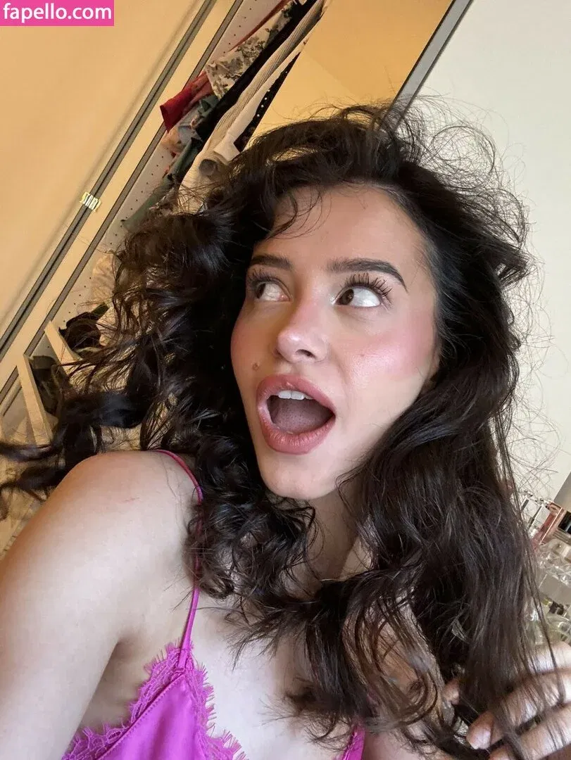 Lea Elui Onlyfans Photo Gallery 