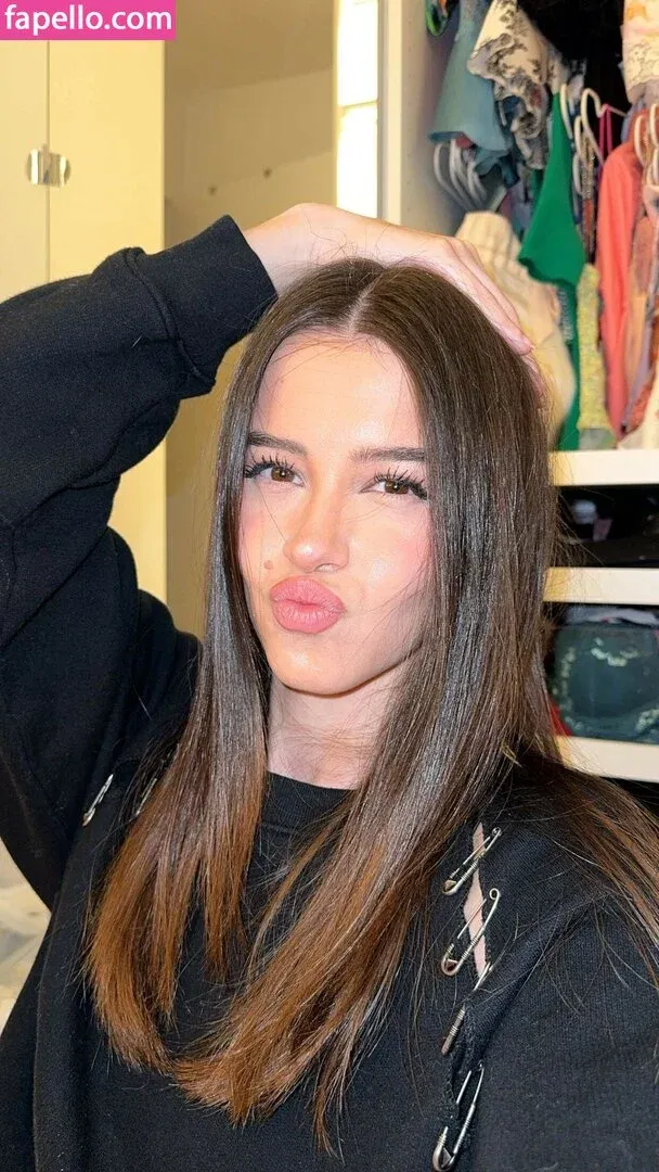 Lea Elui Onlyfans Photo Gallery 