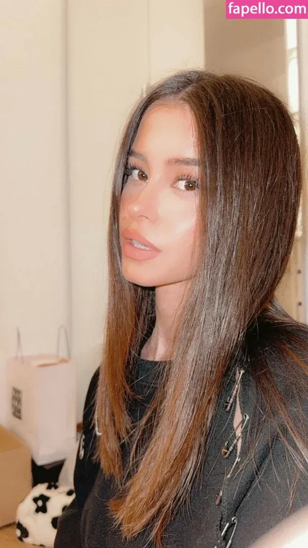 Lea Elui Onlyfans Photo Gallery 