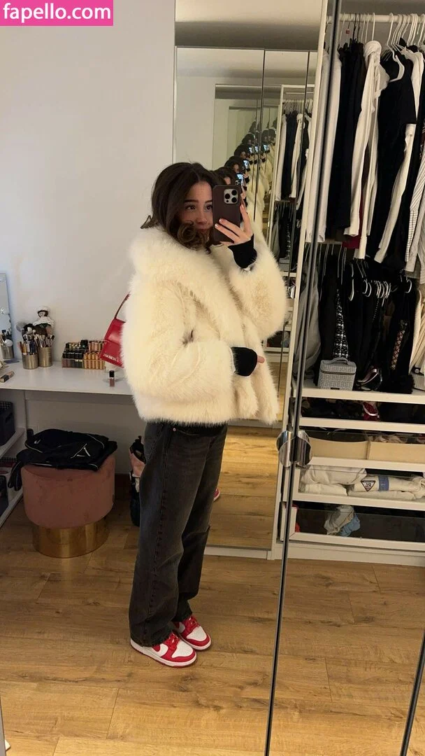 Lea Elui Onlyfans Photo Gallery 