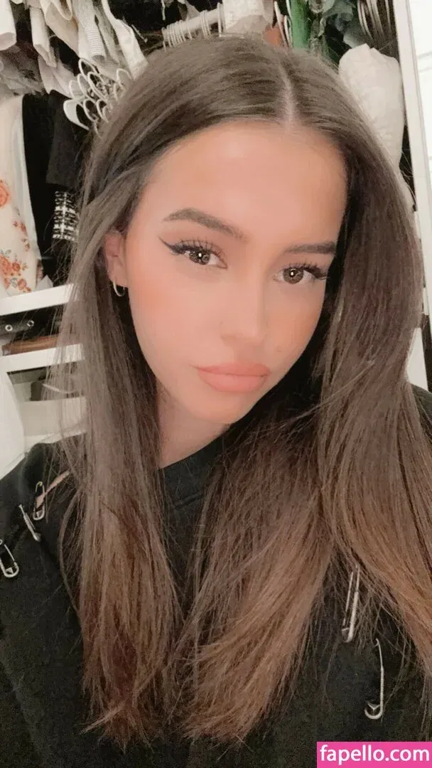 Lea Elui Onlyfans Photo Gallery 