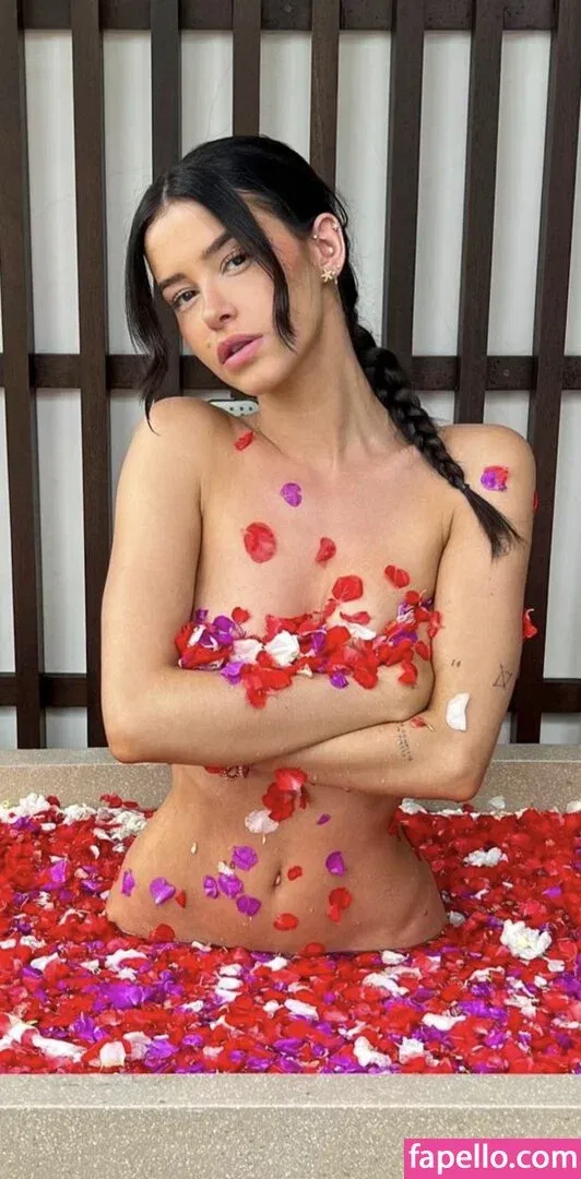 Lea Elui Onlyfans Photo Gallery 