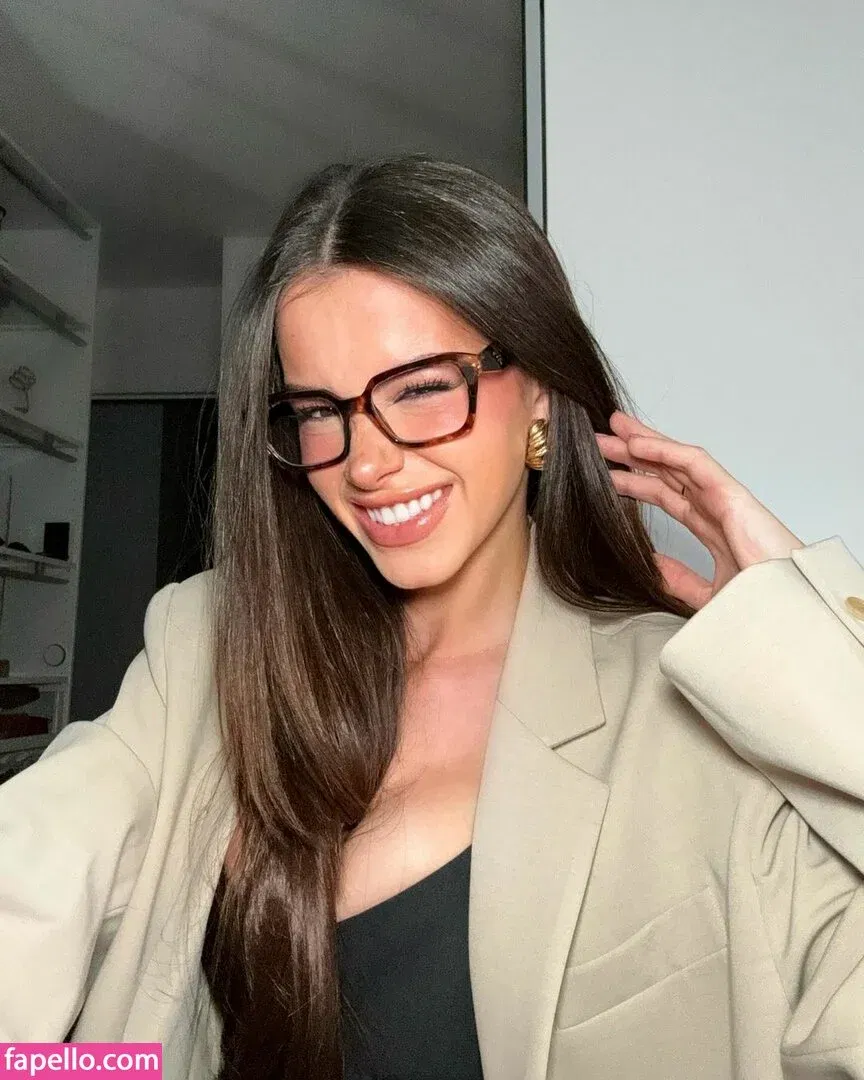 Lea Elui Onlyfans Photo Gallery 