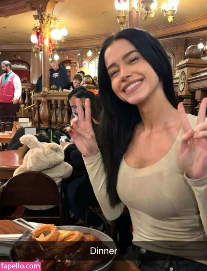 Lea Elui Onlyfans Photo Gallery 