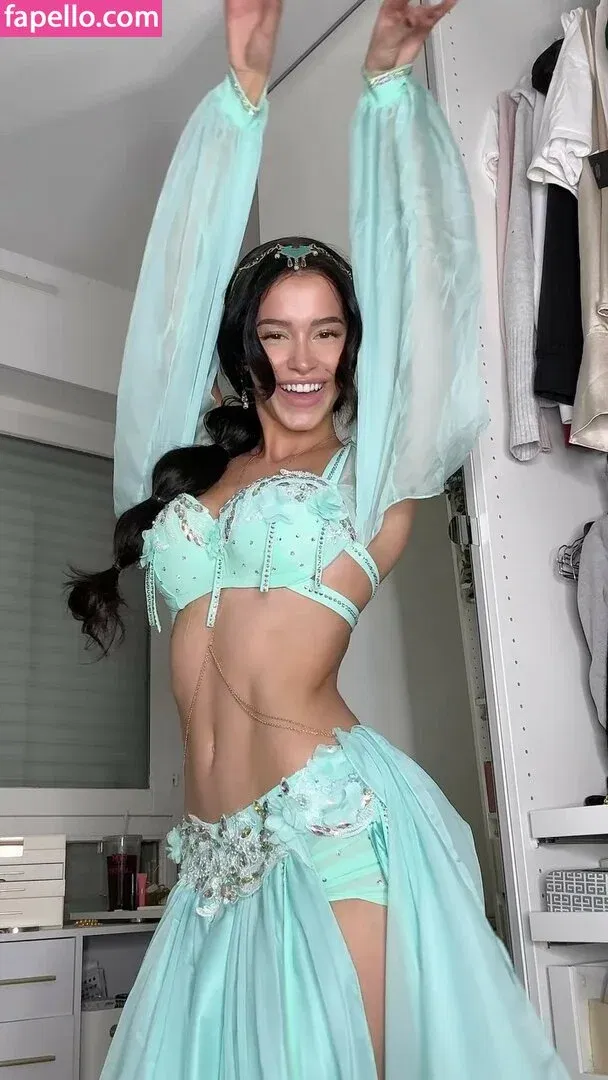 Lea Elui Onlyfans Photo Gallery 