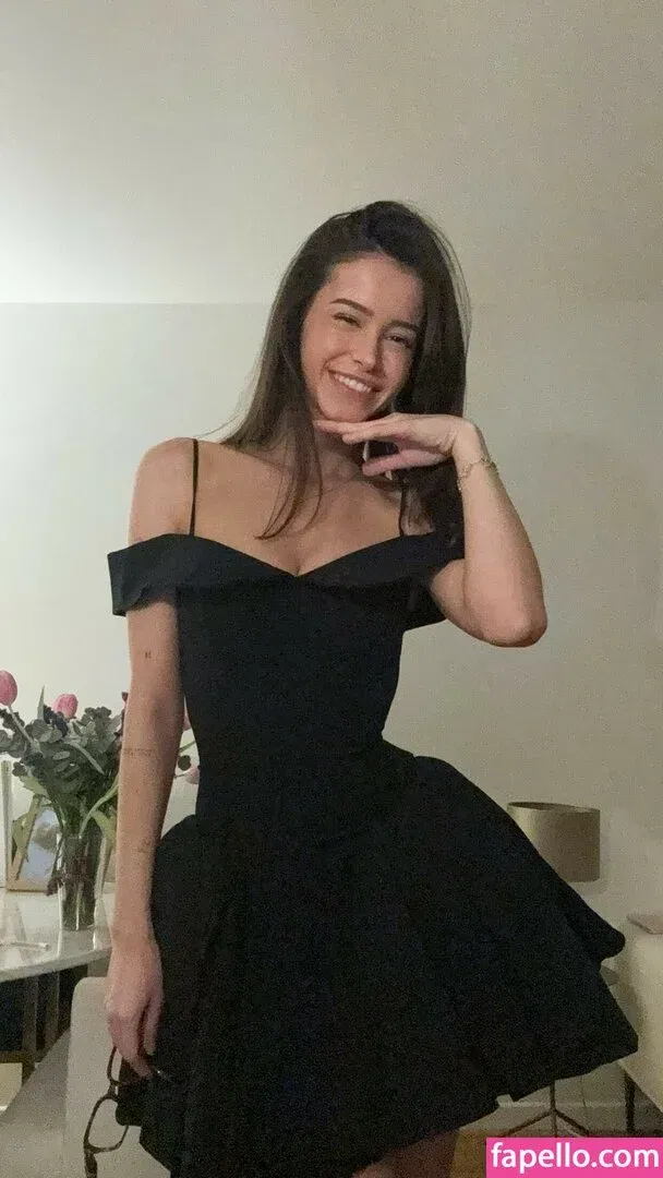 Lea Elui Onlyfans Photo Gallery 