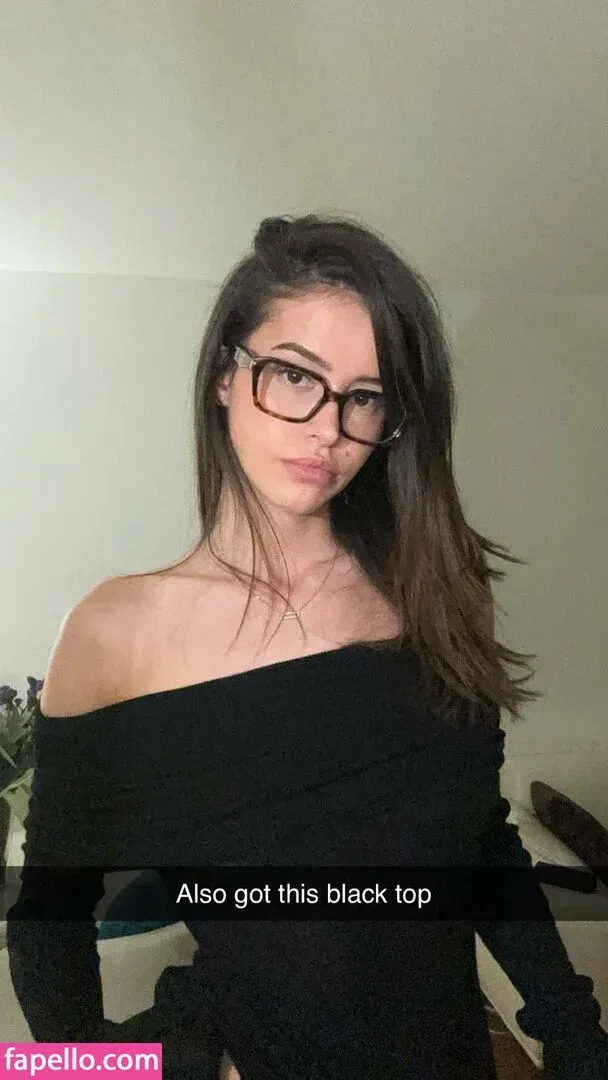 Lea Elui Onlyfans Photo Gallery 