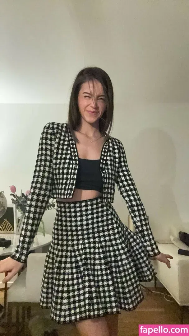 Lea Elui Onlyfans Photo Gallery 