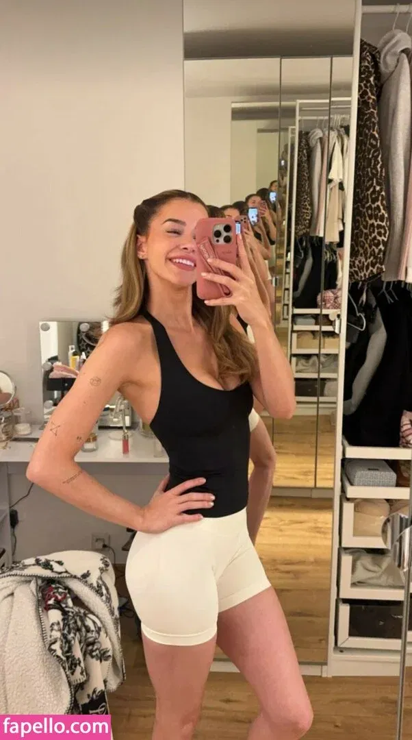 Lea Elui Onlyfans Photo Gallery 