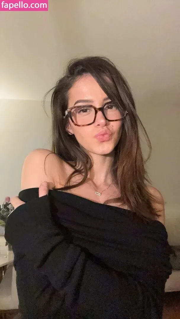 Lea Elui Onlyfans Photo Gallery 