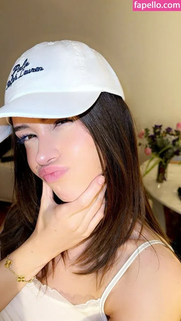 Lea Elui Onlyfans Photo Gallery 