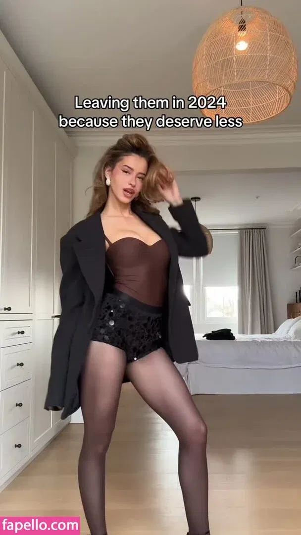 Lea Elui Onlyfans Photo Gallery 