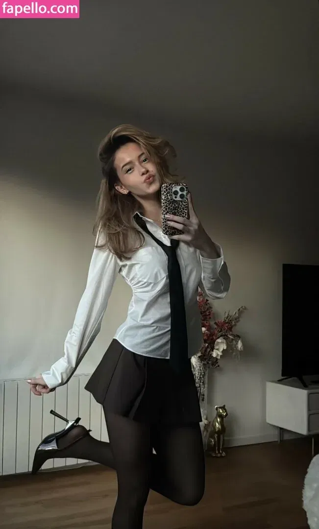 Lea Elui Onlyfans Photo Gallery 