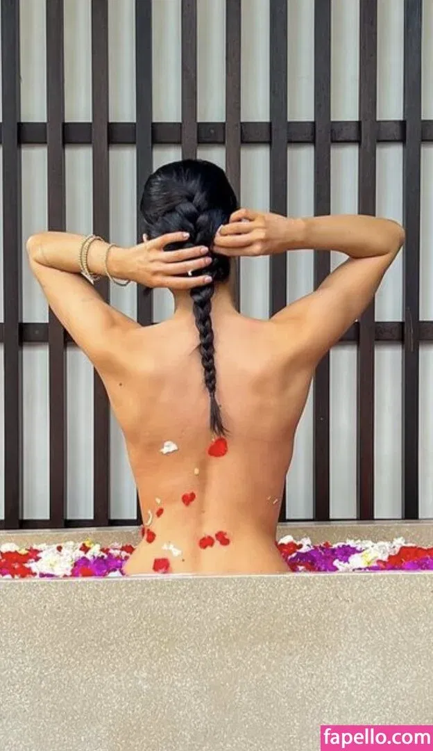 Lea Elui Onlyfans Photo Gallery 