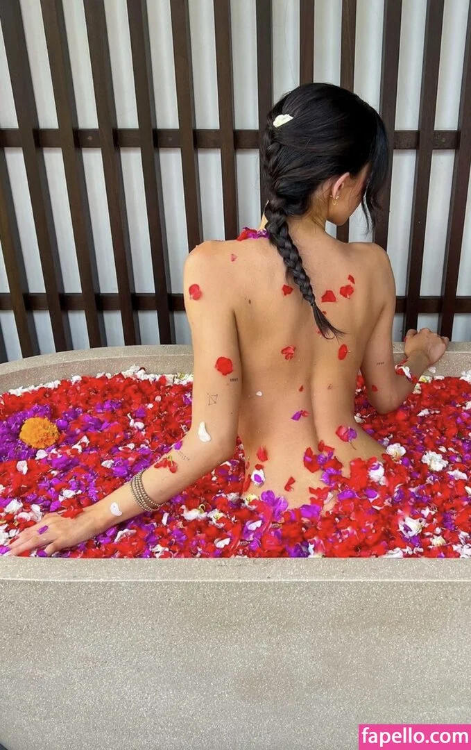 Lea Elui Onlyfans Photo Gallery 