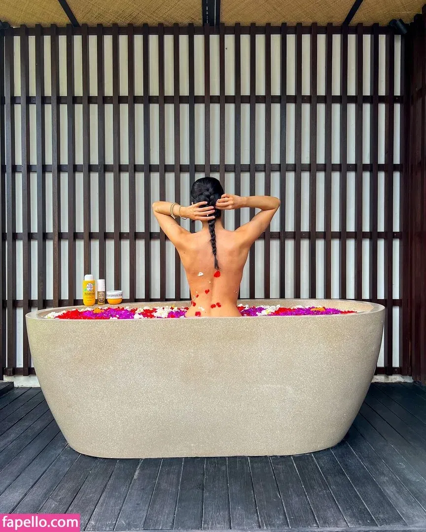 Lea Elui Onlyfans Photo Gallery 