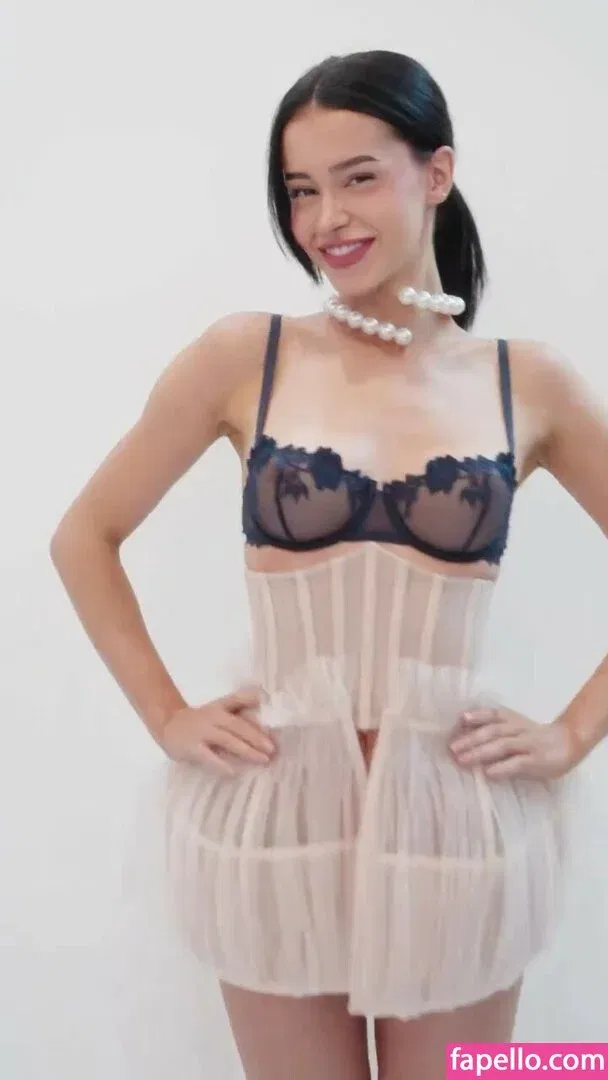 Lea Elui Onlyfans Photo Gallery 