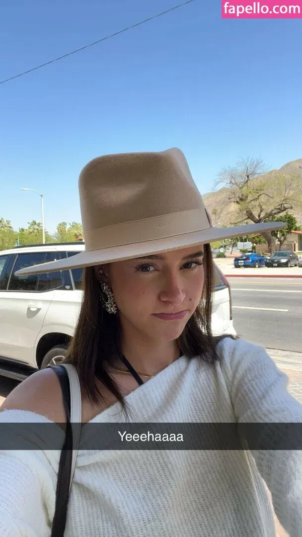 Lea Elui Onlyfans Photo Gallery 