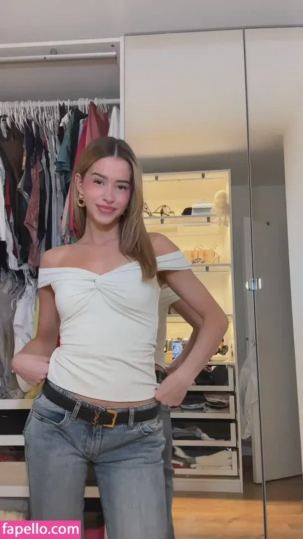 Lea Elui Onlyfans Photo Gallery 