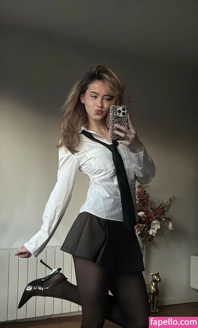 Lea Elui Onlyfans Photo Gallery 