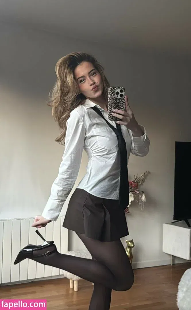 Lea Elui Onlyfans Photo Gallery 