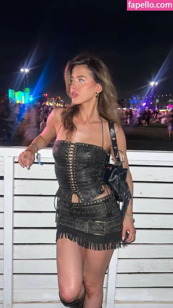 Lea Elui Onlyfans Photo Gallery 