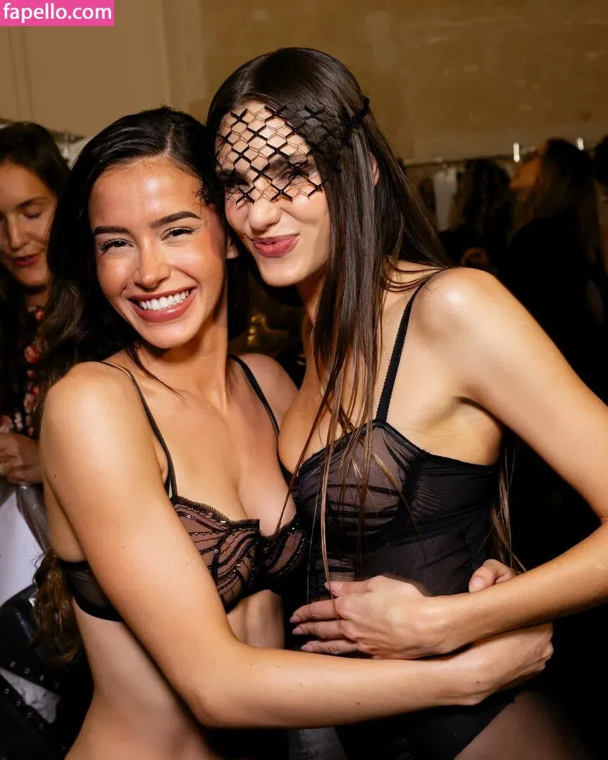 Lea Elui Onlyfans Photo Gallery 