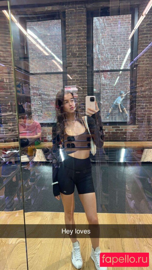 Lea Elui Onlyfans Photo Gallery 