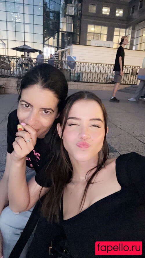 Lea Elui Onlyfans Photo Gallery 