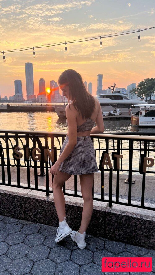 Lea Elui Onlyfans Photo Gallery 