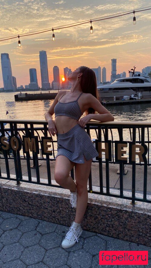 Lea Elui Onlyfans Photo Gallery 