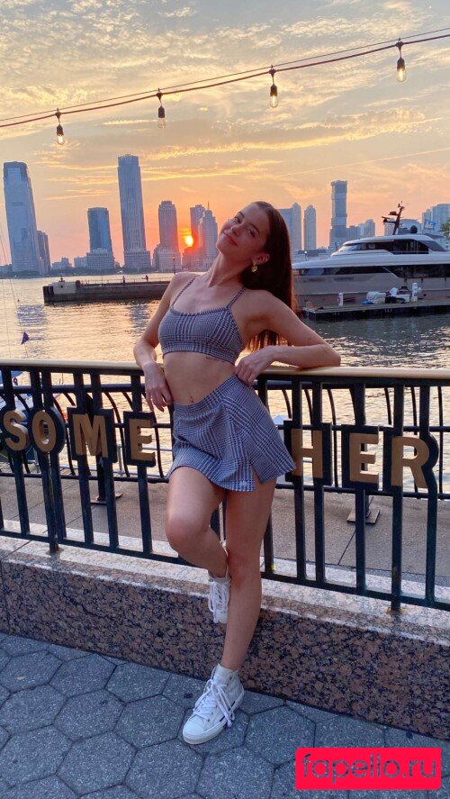 Lea Elui Onlyfans Photo Gallery 