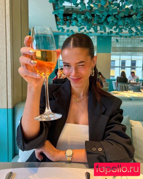 Lea Elui Onlyfans Photo Gallery 