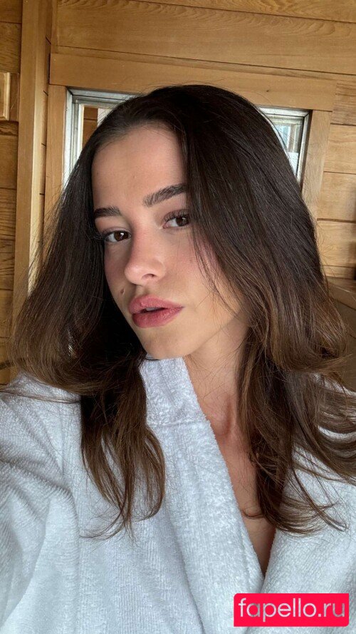 Lea Elui Onlyfans Photo Gallery 