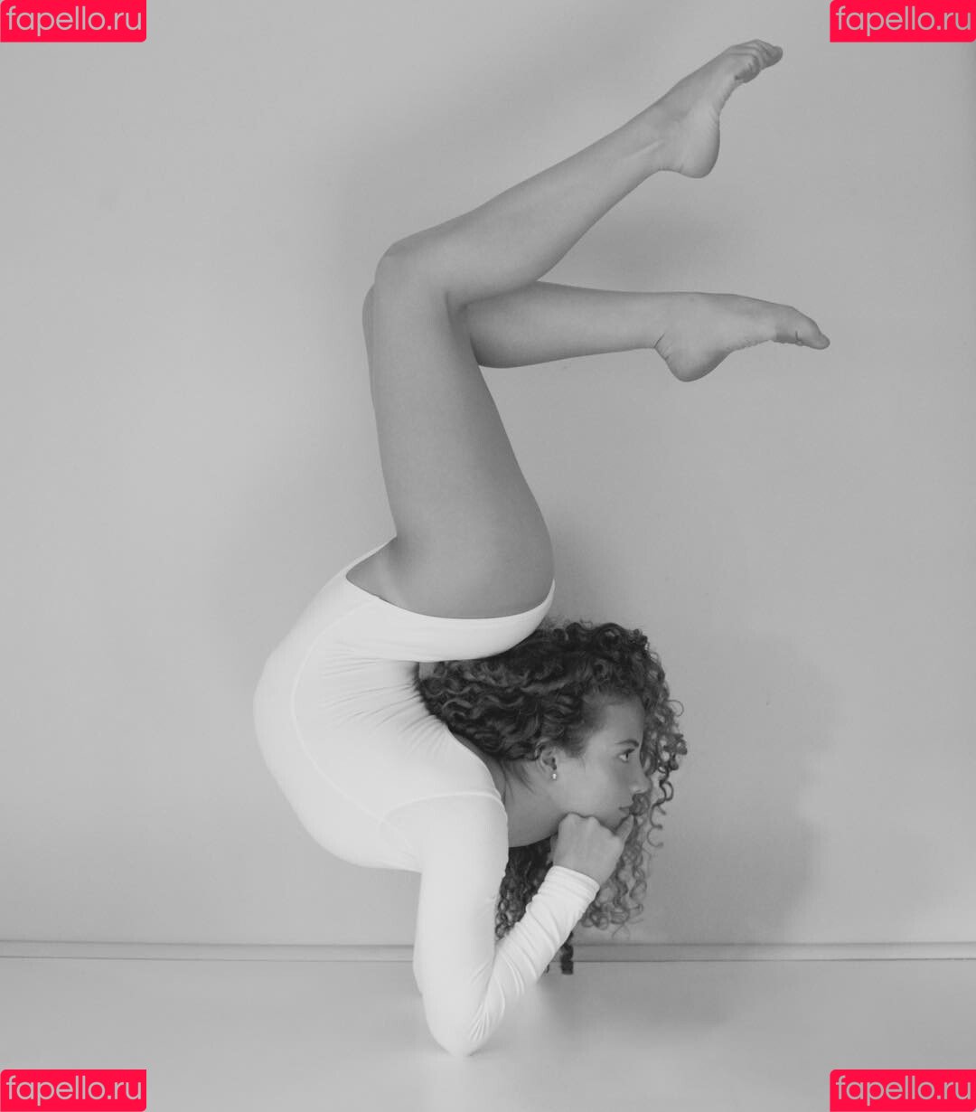 Sofie Dossi Onlyfans Photo Gallery 