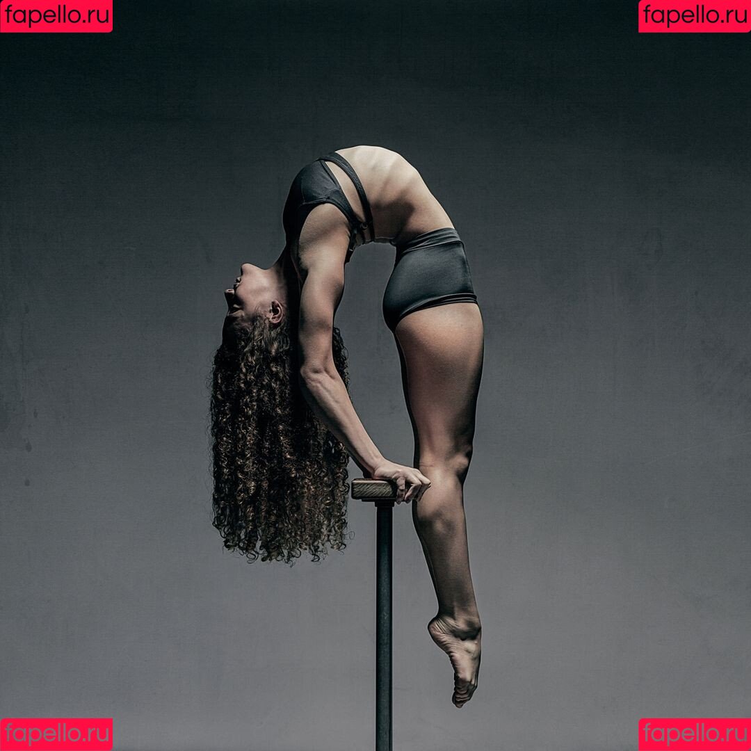 Sofie Dossi Onlyfans Photo Gallery 