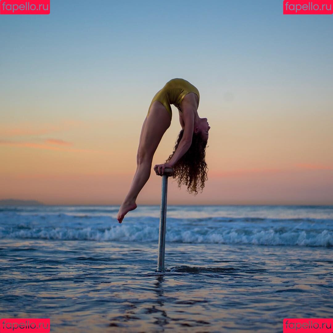 Sofie Dossi Onlyfans Photo Gallery 