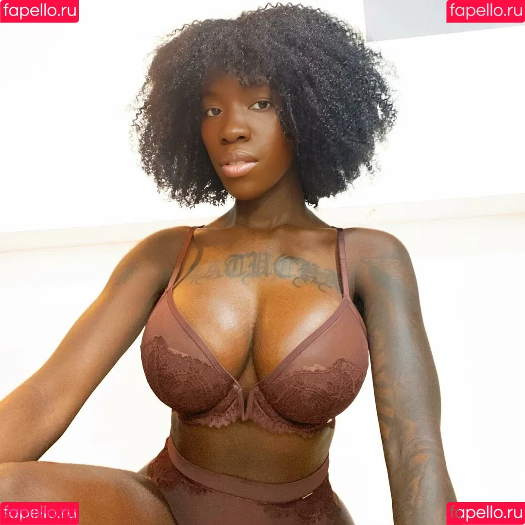 Tucha Sambu Onlyfans Photo Gallery 