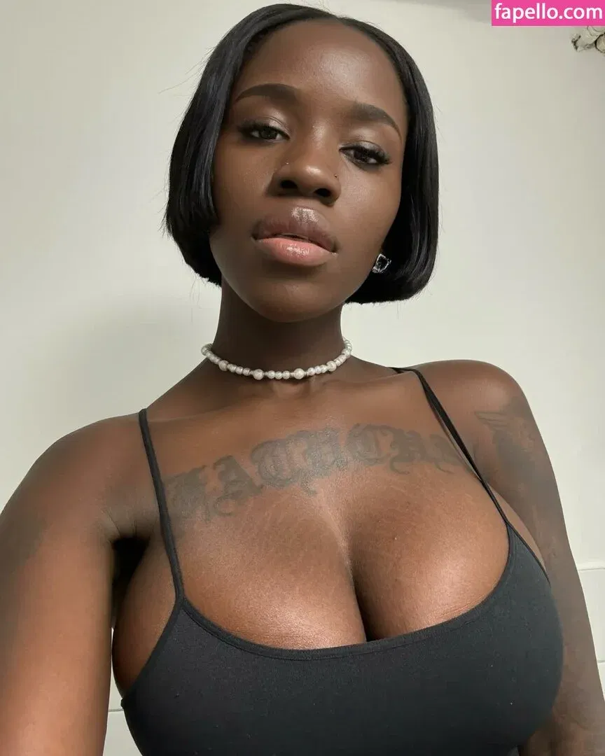 Tucha Sambu Onlyfans Photo Gallery 