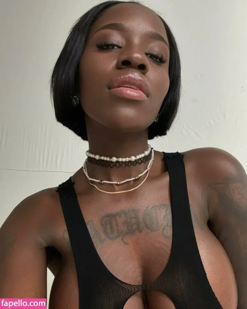 Tucha Sambu Onlyfans Photo Gallery 