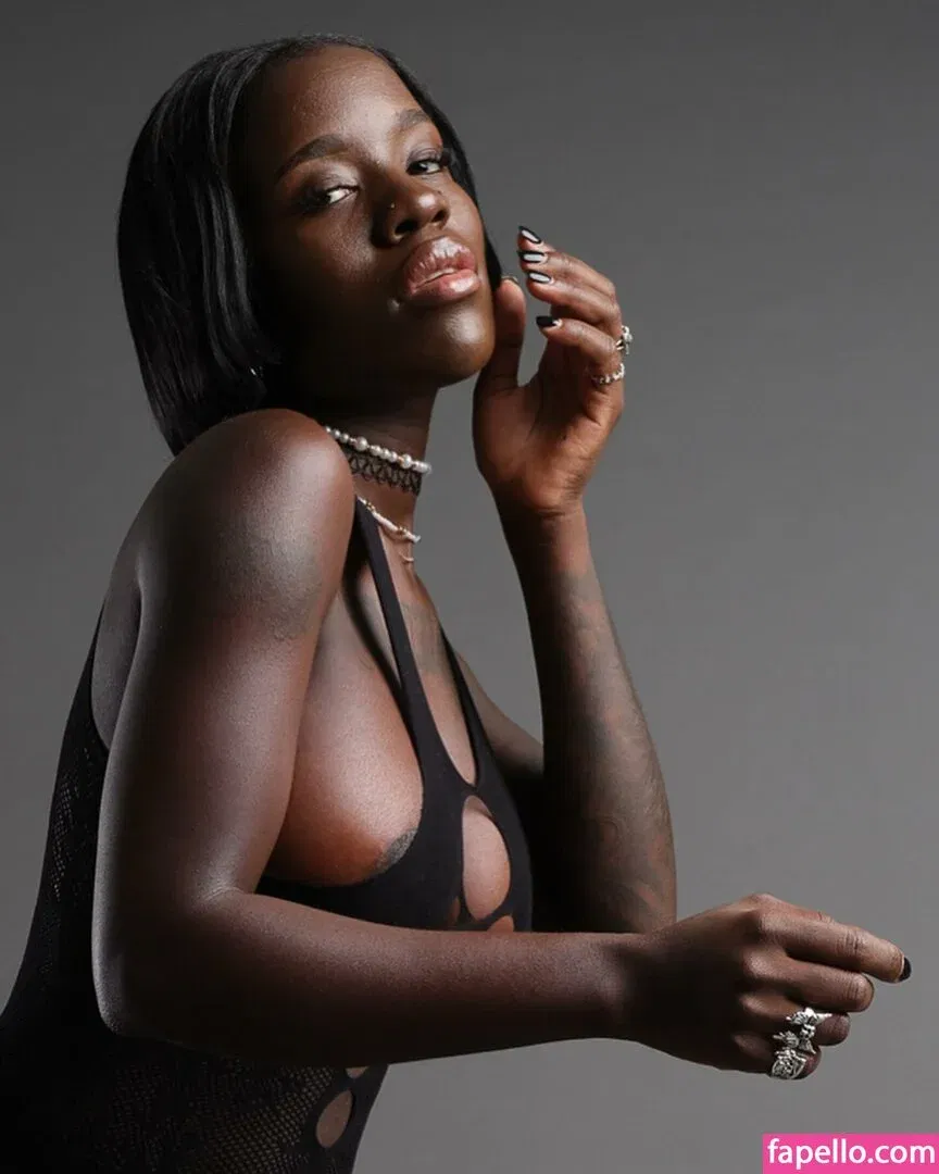 Tucha Sambu Onlyfans Photo Gallery 